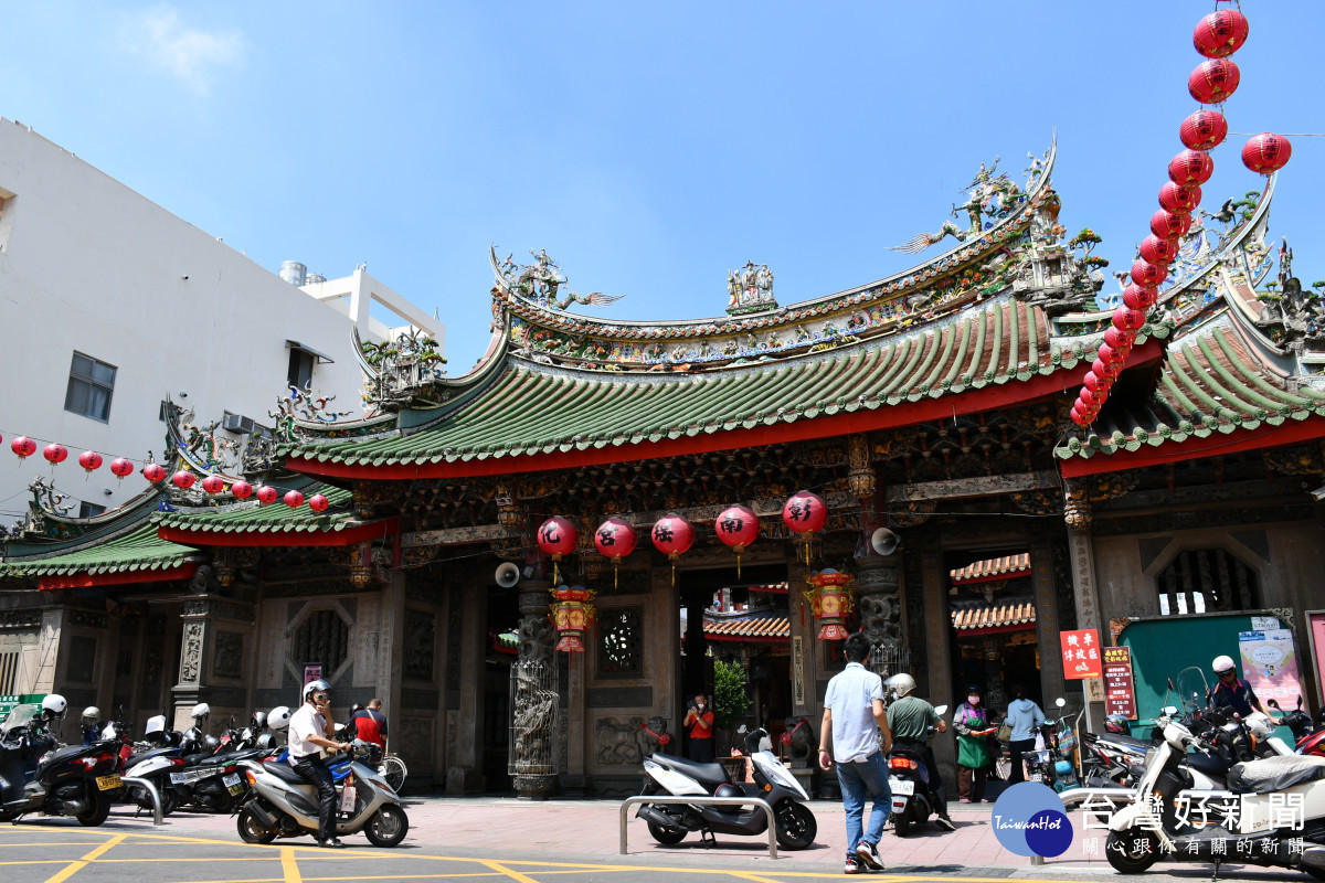 南瑤宮修復工程已開工再來祭拜，10月1日將移至臨時行宮。圖／記者鄧富珍攝