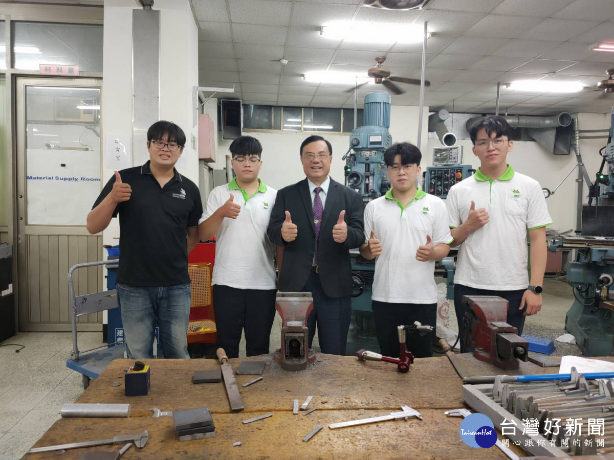 為彰縣爭光，建國科大機械系國手選拔四金奪魁。圖／記者鄧富珍攝