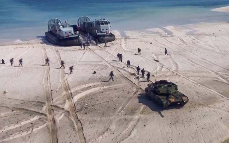 大陸海軍陸戰隊在最近的演習中模擬登島作戰。圖/中國海軍官方微博