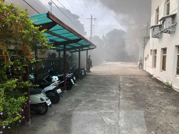 (工廠火警片)苗栗頭屋鐵皮工廠火警! 消防局出動12車滅火燃燒240平方公尺 61 | 社會 社會 記者爆料網