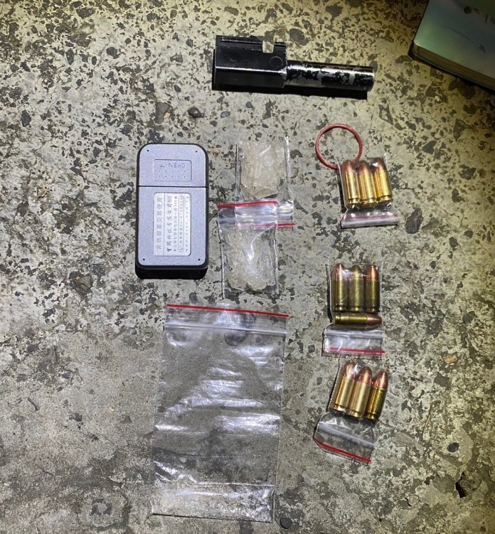 (更新開槍影片)毒販拒檢衝撞偵防車 警連開六槍緝捕嫌犯 61 5FFDCC4F 6186 4C17 B142 B4542664412D | 社會 社會 記者爆料網