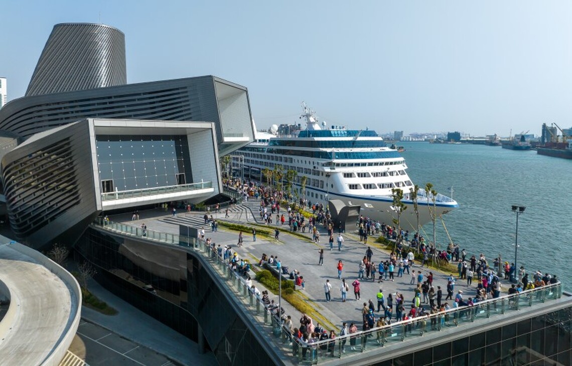高雄港旅運中心戶外空間9/19起開放參觀3F「海韻藝術廣場」可望成為港區打卡新熱點