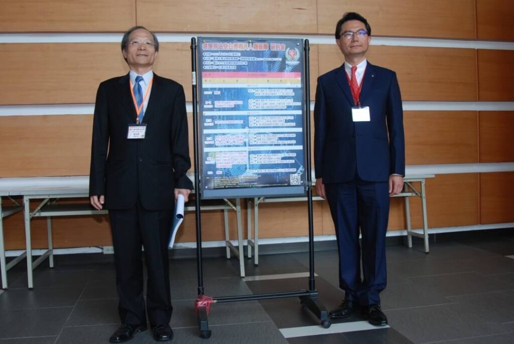 台灣法學基金會董事長謝哲勝和董事許兆慶主持律師