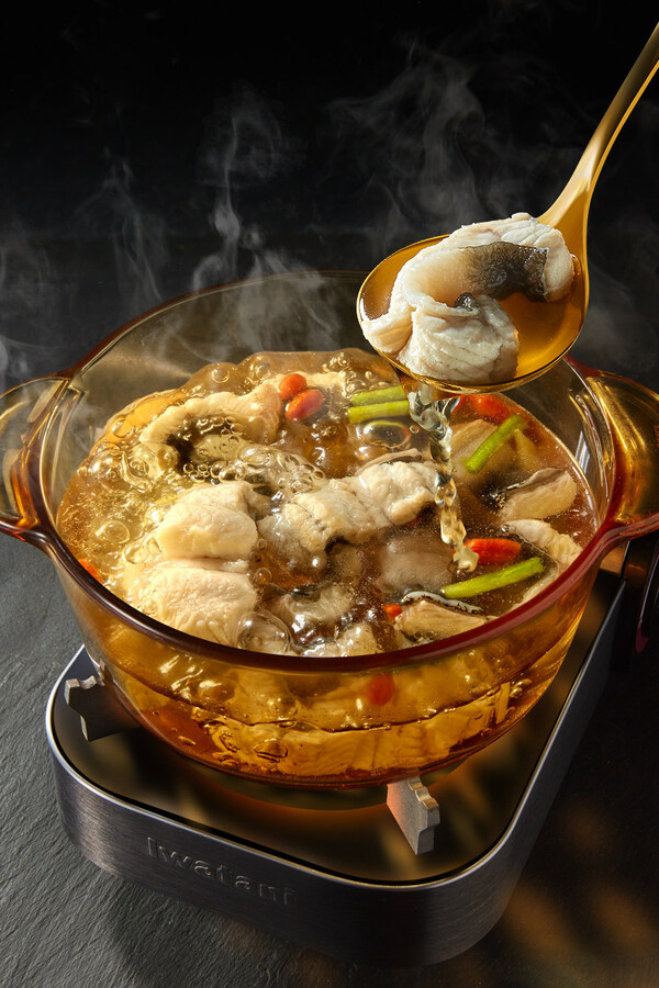 「莆田」即日起至10月31日舉辦「莆田食材節」以鰻魚做主角,「山泉水煮活鰻魚」最能呈獻最鮮真味。 「莆田」即日起至10月31日舉辦「莆田食材節」以鰻魚做主角,「山泉水煮活鰻魚」最能呈獻最鮮真味。