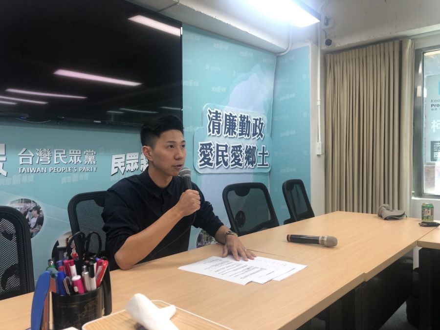 【有影】高虹安遭起訴 民眾黨決議高無罪前暫停黨權 206 民眾黨發言人李頂立出面針對高虹安遭停權受訪。(方炳超攝)
