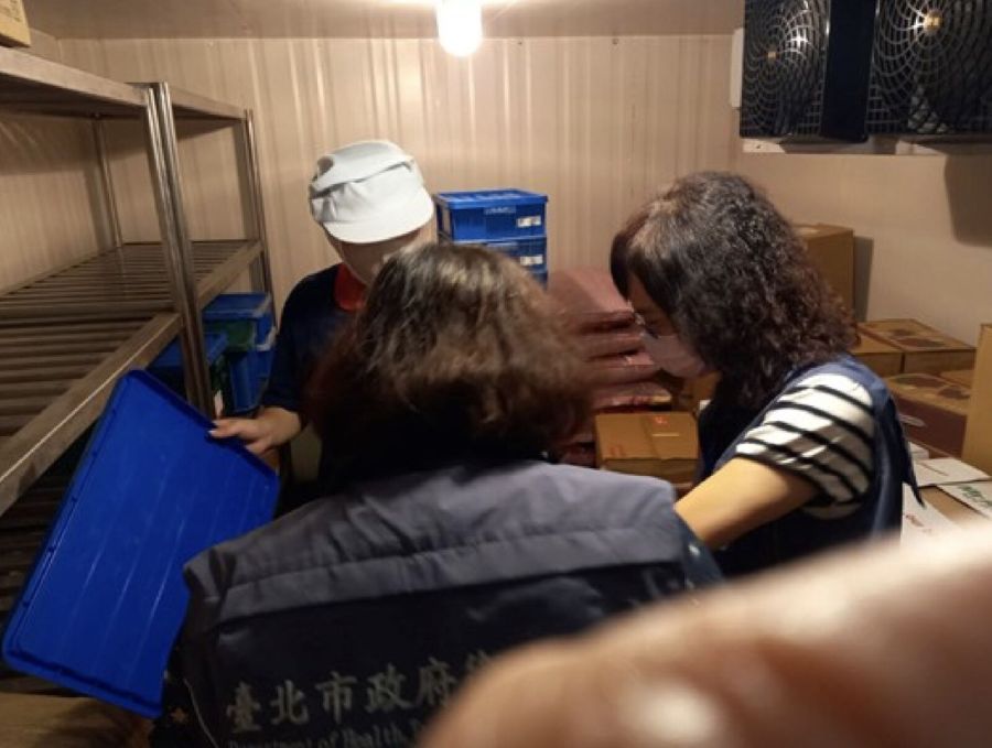 違規「混蛋」進了900學童肚裡! 北市證實20家補習班受害「一天就吃光」 208 違規「混蛋」進了900學童肚裡! 北市證實20家補習班受害「一天就吃光」 207
