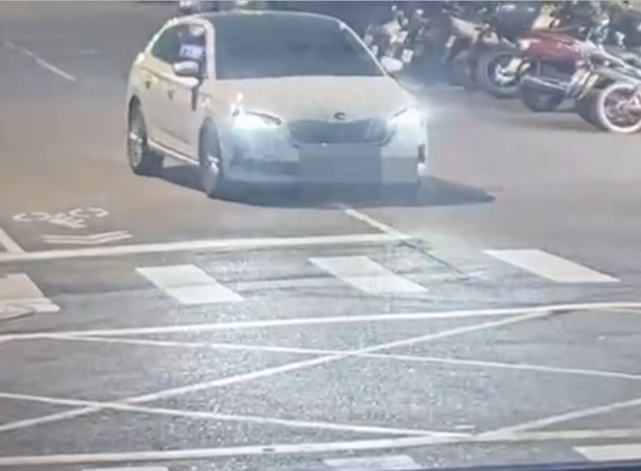 車輛爆胎照常上路 停路中央竟是酒駕昏睡 249 cnews204230919a14