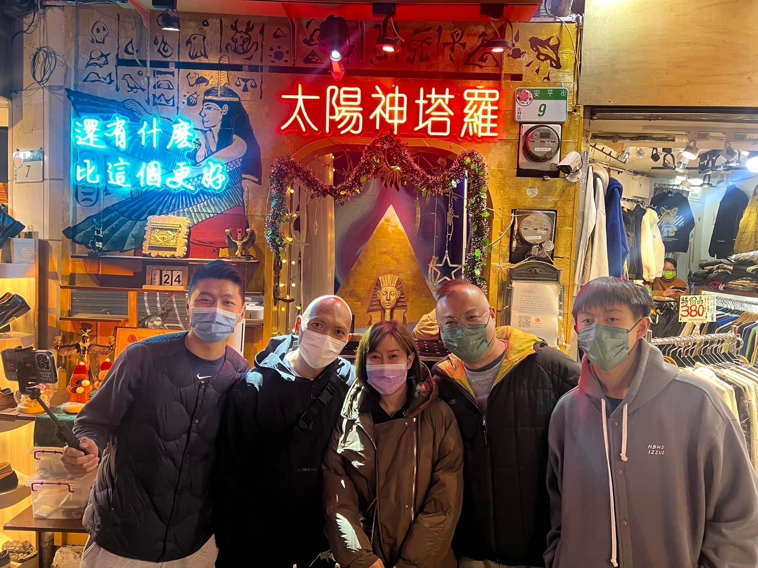 太陽神塔羅吸引不少國際觀光客,香港主持「恐怖在線」的鬼王潘紹聰都說準。(圖/太陽神塔羅提供)