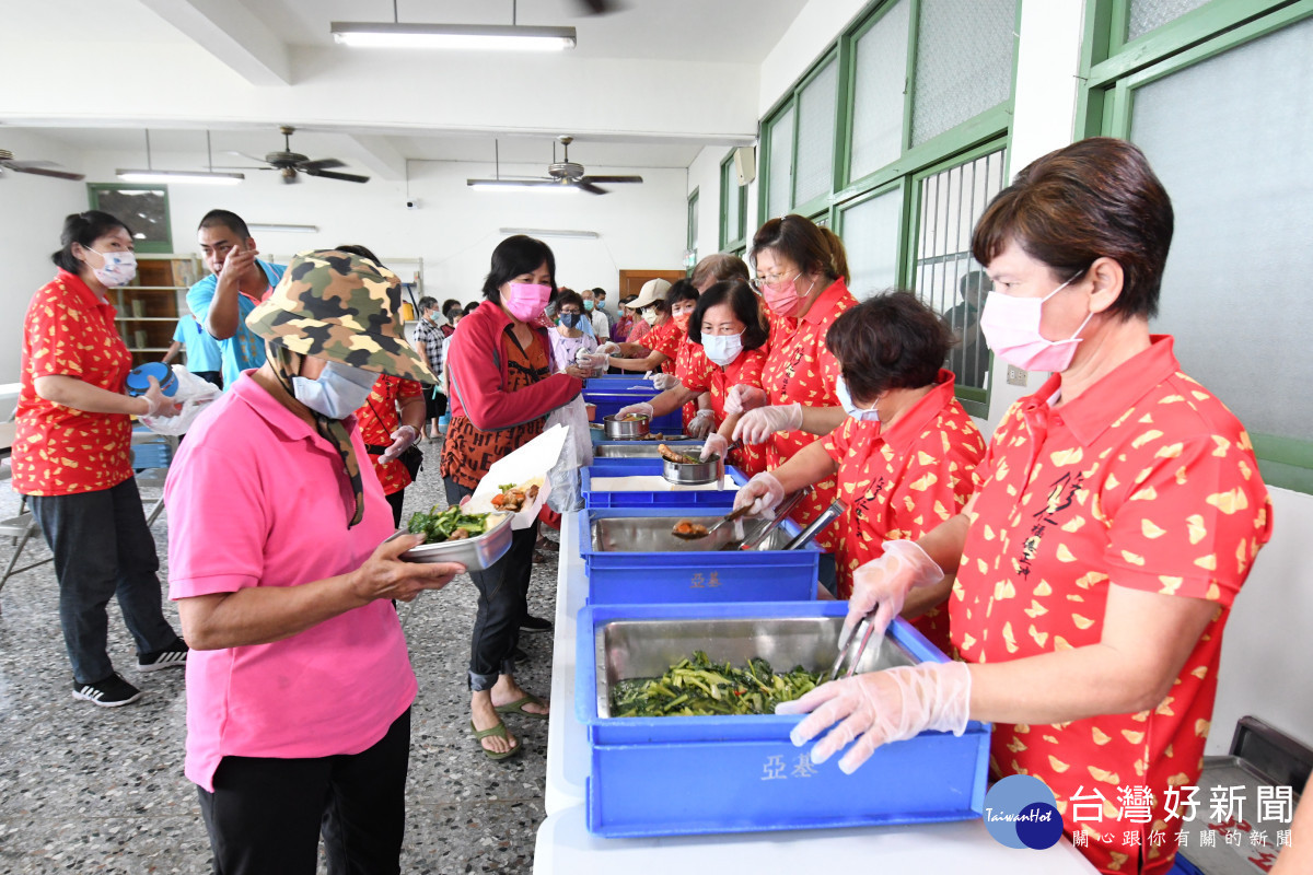 修仁社區長者共餐。圖/彰化縣政府提供