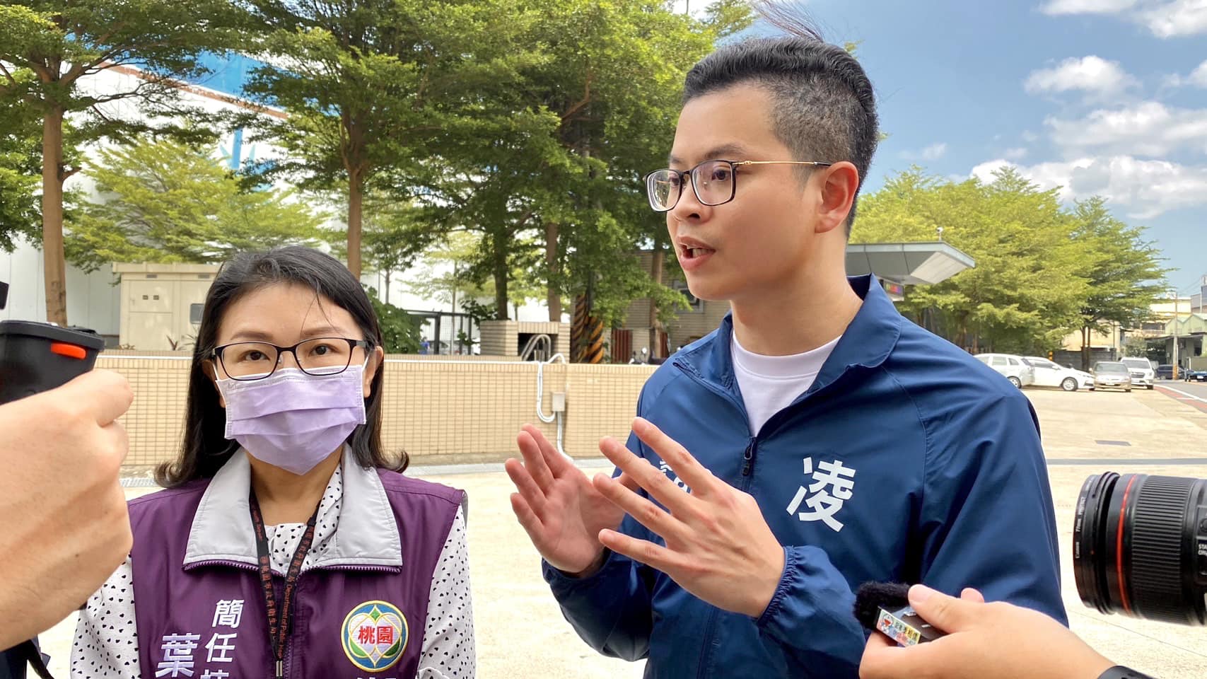 桃園市議員凌濤(右)。翻攝凌濤臉書