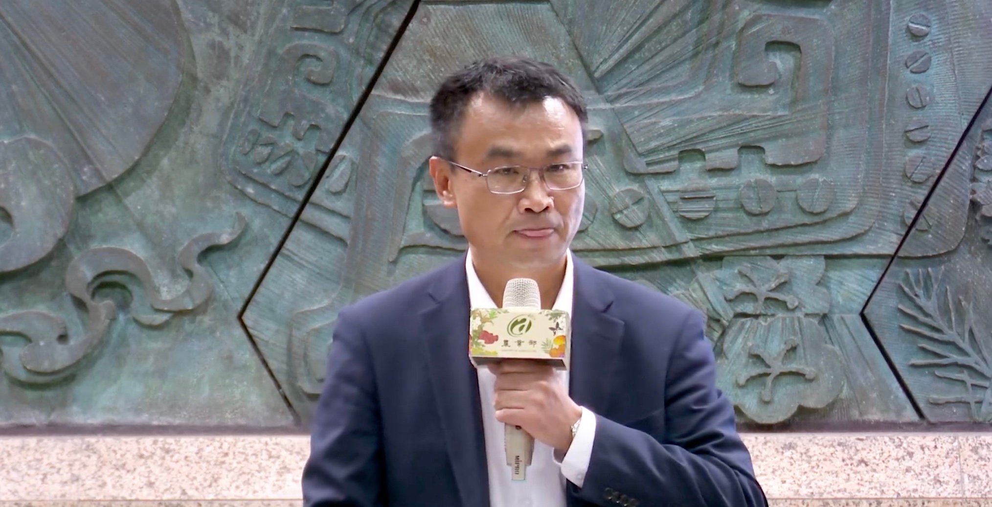 農業部長陳吉仲請辭獲准,民進黨主席賴清德說,「七年來辛苦了」。翻攝畫面