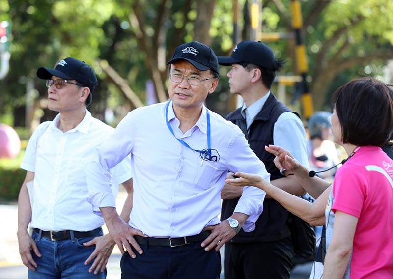農業部長陳吉仲因進口蛋爭議請辭獲准,部長懸缺將由現任農業部次長陳駿季暫代。圖/引自陳吉仲臉書