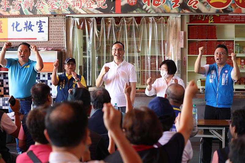鴻海創辦人郭台銘今天起啟動總統聯署,國民黨主席朱立倫表示,只強調自我只會讓全民失望。圖/引自朱立倫臉書