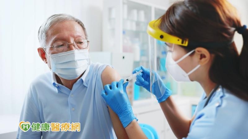 XBB疫苗分三階段接種 65歲以上長者9/26優先開打