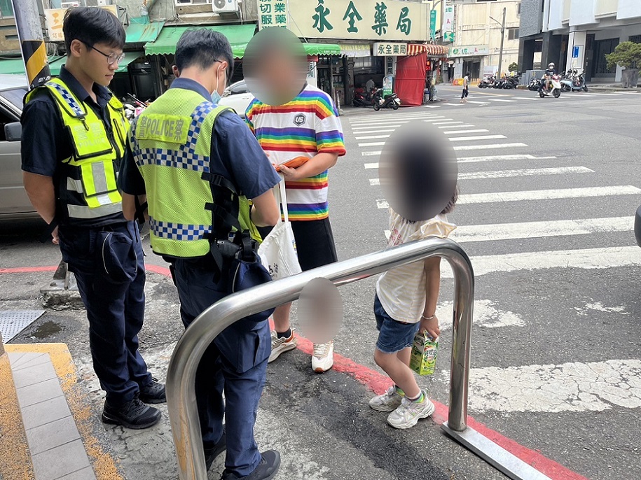 ▲圖說:小公主超商迷途,暖警守護終尋親成功 (圖/台中市政府提供)