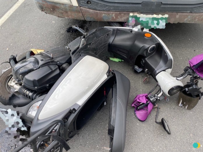 驚悚瞬間!三峽砂石車搶快硬闖紅燈 女外送員人車遭吞沒 62 S 119005274 | 社會 社會 記者爆料網