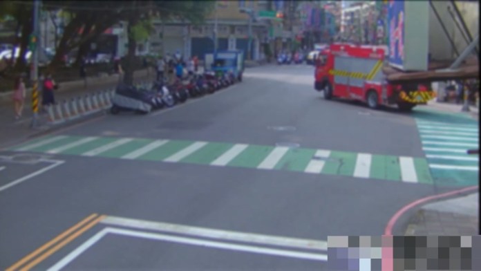 快訊/板橋女工人維護電梯「4樓摔至地下2樓」 緊急送醫仍不治 69 716865139.697808.mp4 20230920 185315.957 | 社會 社會 記者爆料網