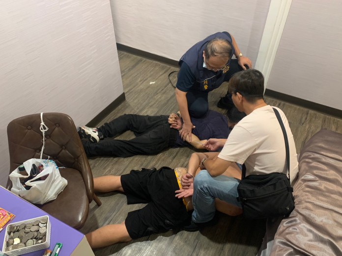 媽祖眼前偷竊!淡水2賊撬功德箱偷40萬 逃16小時就被逮 63 S 46694404 0 | 社會 社會 記者爆料網