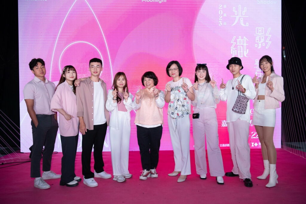 市長與嘉大參與dress code師生合影