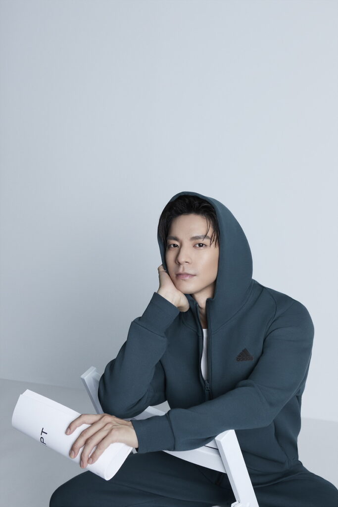 adidas最新形象大使林柏宏，用自身獨特風格揭開adidas Z.N.E.系列的全天候穿搭