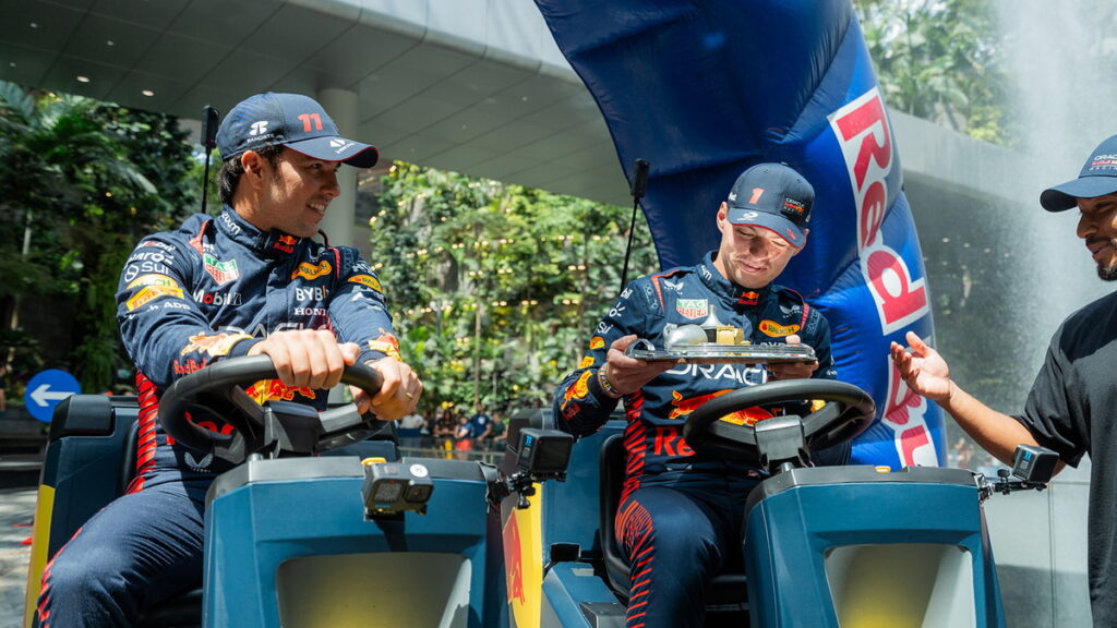 比賽結束後,Max Verstappen獲頒一座已經被打破的獎盃,免去他還要打破的麻煩,令人哭笑不得