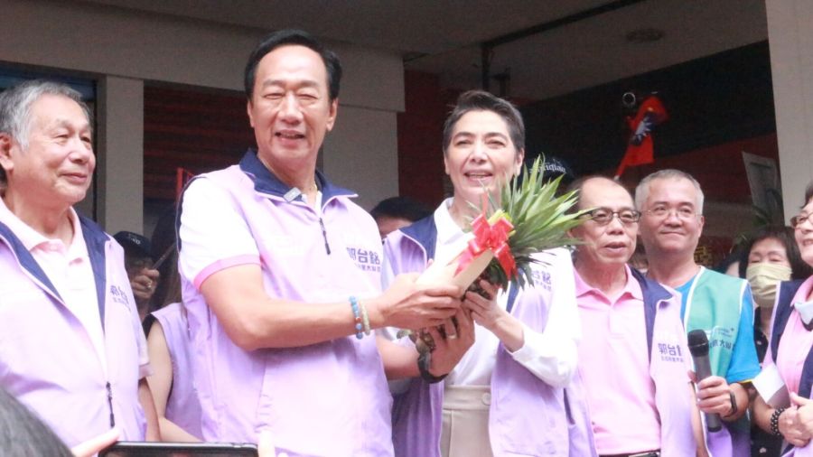 啟動連署第一天 郭台銘:連署人數超出預期「目標份數愈多愈好」 244 啟動連署第一天 郭台銘:連署人數超出預期「目標份數愈多愈好」 243