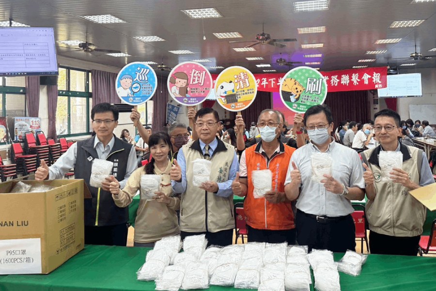 南六捐P95口罩助噴藥防登革熱 黃偉哲籲更多企業攜手遏止疫情散播 202 照片來源:台南市政府民政局
