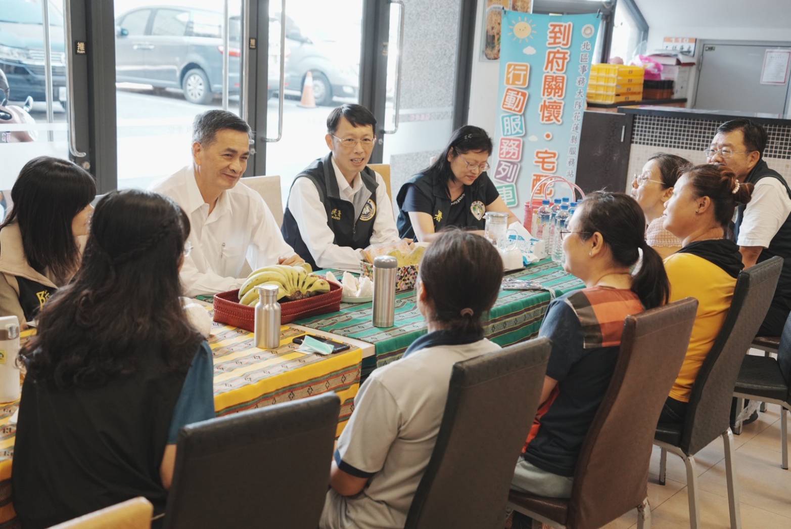 ▲大陸陸委員會、海峽交流基金會及移民署人員與新住民朋友進行交流會談。(圖/移民署花蓮縣服務站提供)