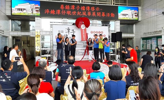 中市潭子戶所檔案展 超萌AI機器人互動吸睛