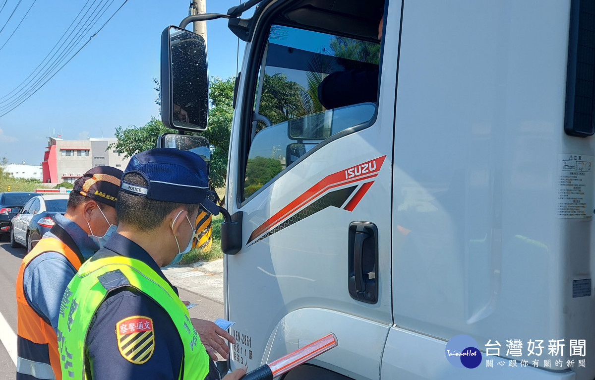 嘉義區監理所會同嘉義縣警察局於台61臨近平面道路稽查／嘉義區監理所提供