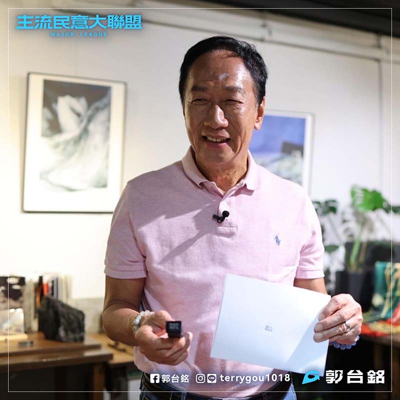 鴻海創辦人郭台銘啟動連署作業，他信心十足地說，民眾踴躍程度超乎他的想像。圖／引自郭台銘臉書