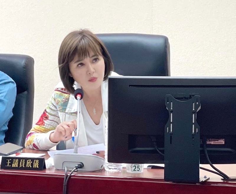 台北市議員王欣儀發現,義美食材登錄不實,批「台北市食材登錄平台」形同虛設。圖/取自王欣儀臉書