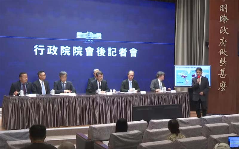 農業部21日在行政院提出「進口雞蛋專案成效與精進作為」報告,圖為行政院會後記者會。圖/翻攝自行政院開麥啦YT