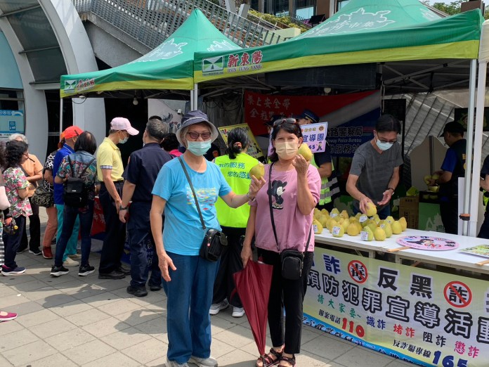 紅斑馬清水服務區宣導反詐騙 樂團演奏有獎徵答送文旦 70 LINE ALBUM 2023920清水服務區 230920 14 | 生活 生活 記者爆料網