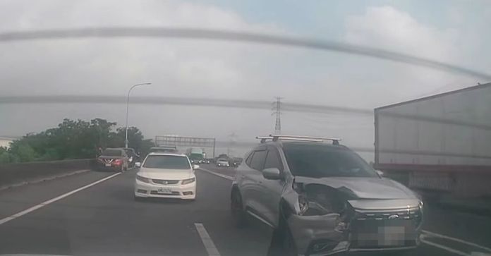 (撞擊畫面曝光)國道1南下342K車禍! 休旅車追撞前車 64 | 社會 社會 記者爆料網