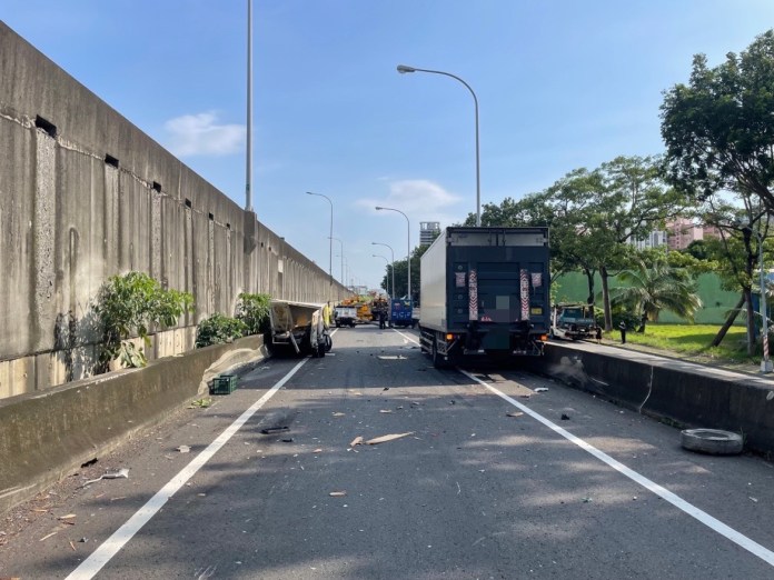煞車誤踩油門釀國道1連環車禍! 4輛貨車相撞1人受傷車流回堵1小時 60 1 | 社會 社會 記者爆料網