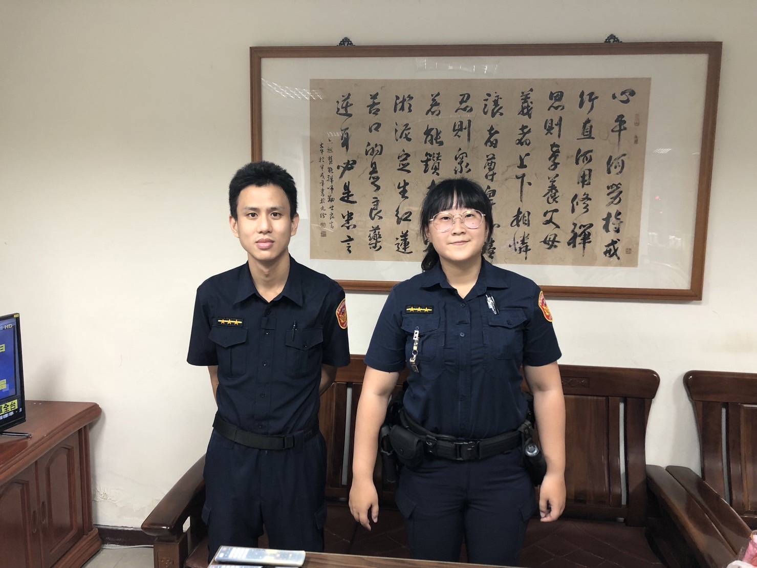 北投分局光明派出所警員翁浩翔（左）、簡秀穎(右)。（記者薛秀蓮翻攝）