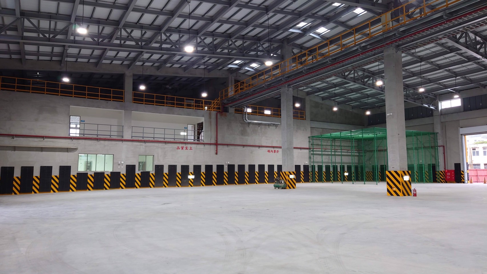 基隆港新建西27號碼頭多功能倉庫1層樓挑高9.2m之多功能倉庫,倉間樓地板面積約950坪,將提高基隆港倉儲作業能量。(圖:臺灣港務公司)