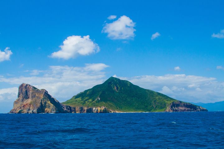 只要購買「烏石港賞鯨」及「龜山島登島」套票,即能搭乘台灣好行公車輕鬆出遊。 圖:交通部觀光署東北角暨宜蘭海岸國家風景區管理處/提供