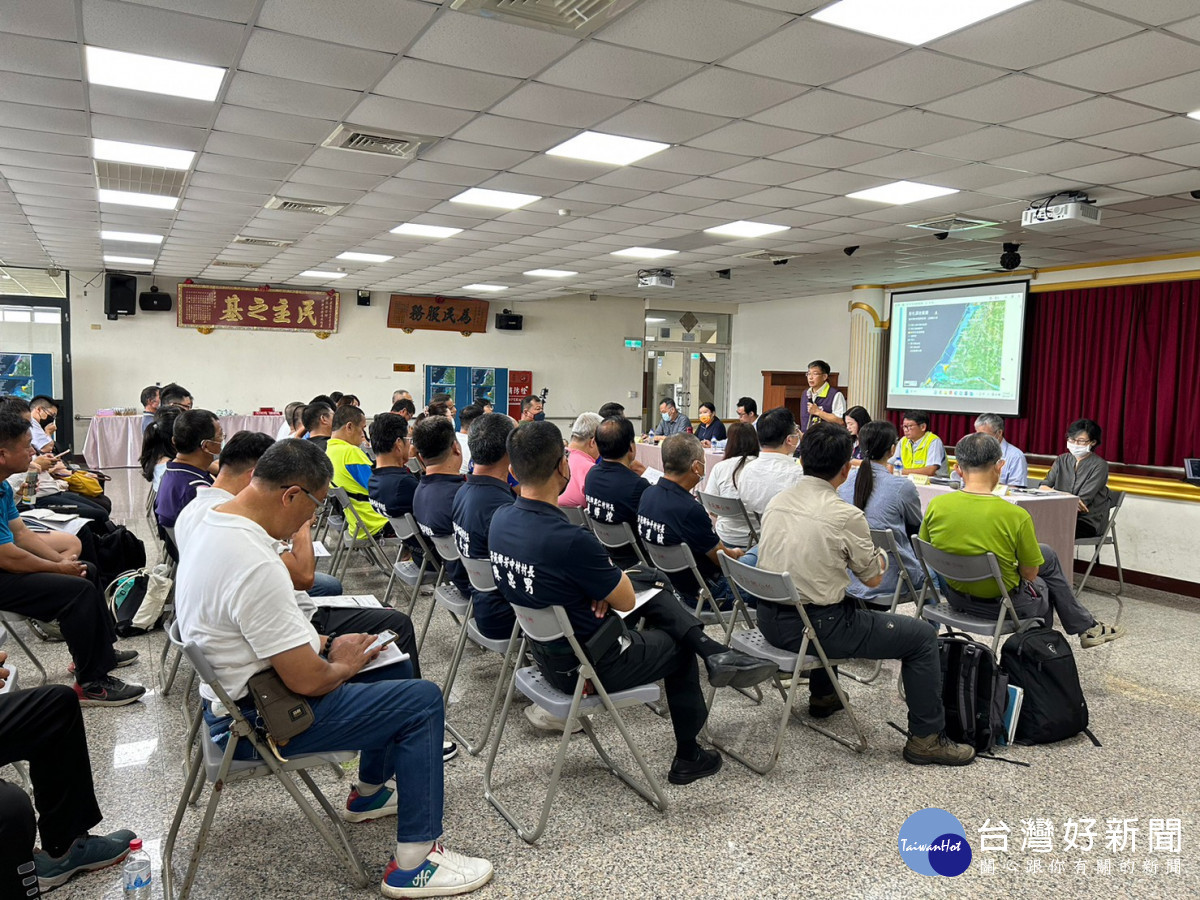 為了解在地民眾對彰化海岸濕地發展方向的想法,彰化縣政府21日於芳苑鄉公所召開彰化海岸濕地發展方向座談會。圖/彰化縣政府提供