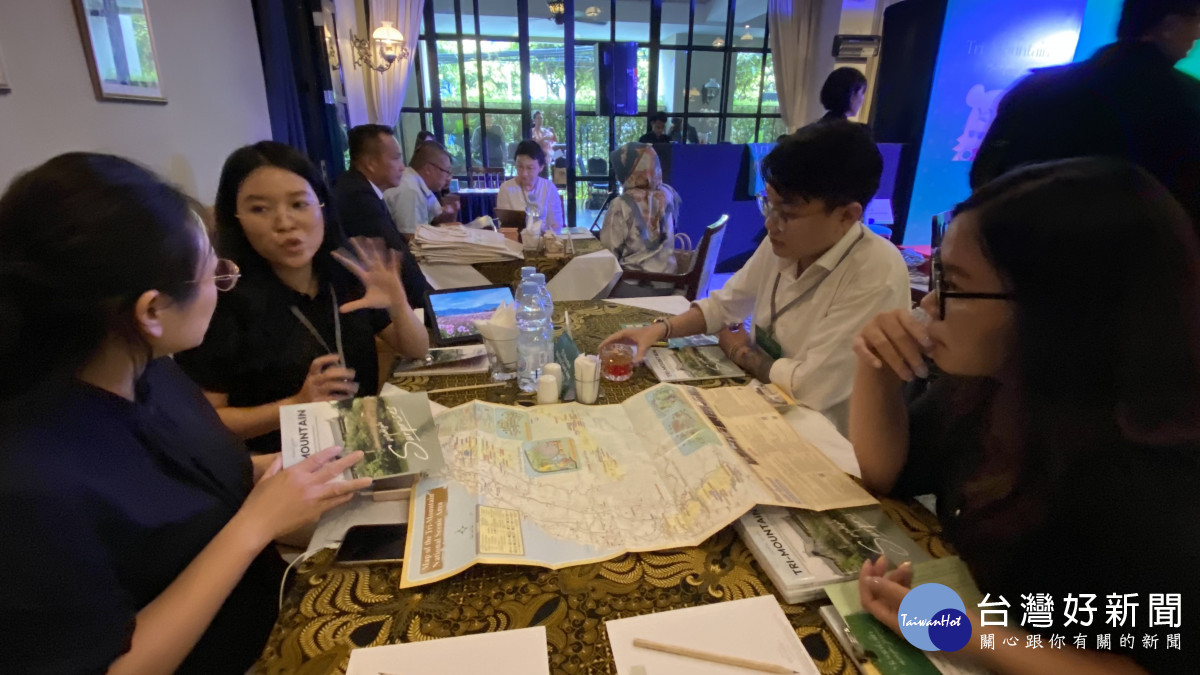 竹竹苗及中彰觀光圈業者拜會印尼當地旅遊業者,進行面對面對接,商議合作方向與模式。
