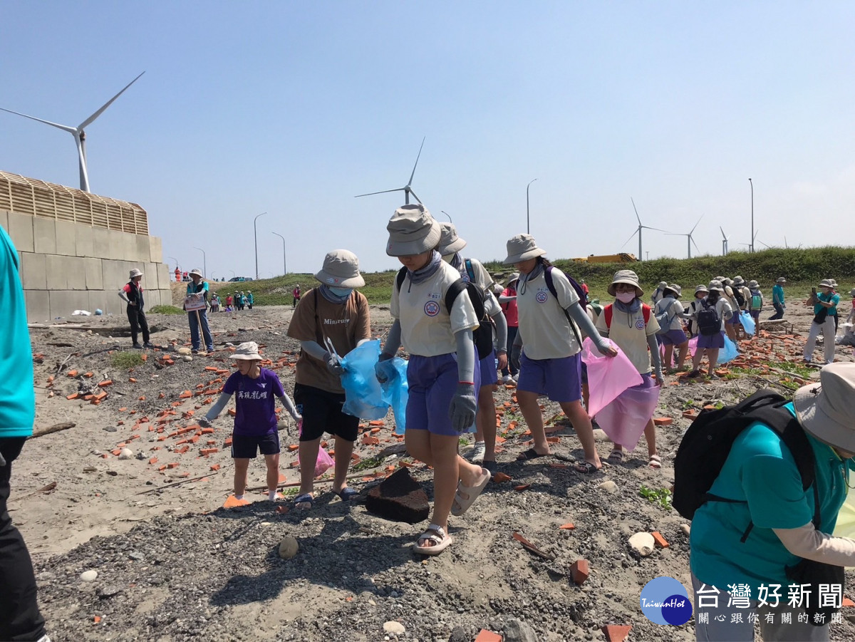 台電串聯全台26個單位與地方團體,超過6500人聯合淨灘15處海岸線。