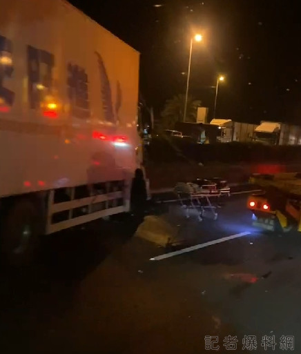 國3通霄段2大貨車翻覆 貨物散落南向車道北向一度全線封閉 61 1695342190226 | 社會 社會 記者爆料網