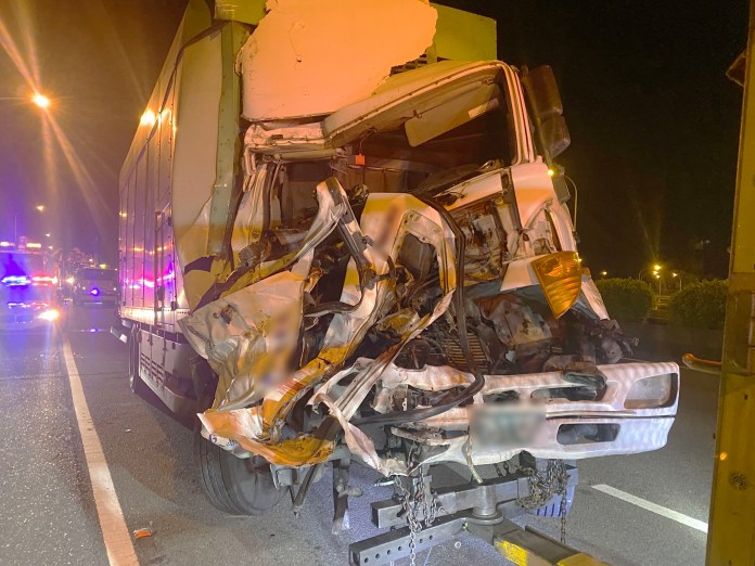 國道1岡山段4大1小車撞成一團 5人送醫釀1死4傷 59 messageImage 1695367438139 | 社會 社會 記者爆料網