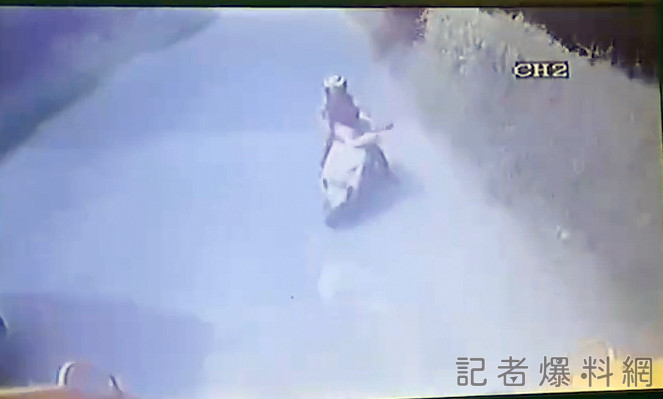 追清潔車單手丟垃圾 下一秒犁田GG了! 58 3 1 | 社會 社會 記者爆料網