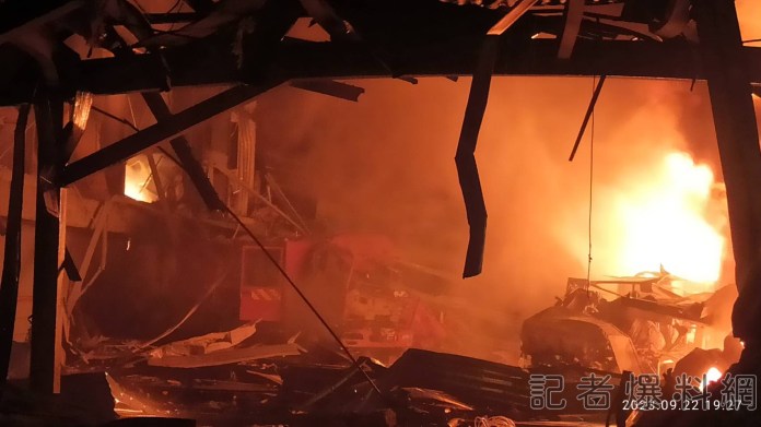 屏東高球工廠入夜仍爆炸聲不斷 整起火警「時間軸」曝光 60 346415 1 | 社會 社會 記者爆料網