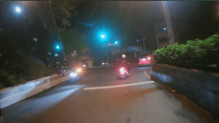 (獨家有片)警抓違規沒閃燈鳴笛 急煞迴轉!嚇壞後方騎士 57 2023 09 22 20.57.21 | 社會 社會 記者爆料網