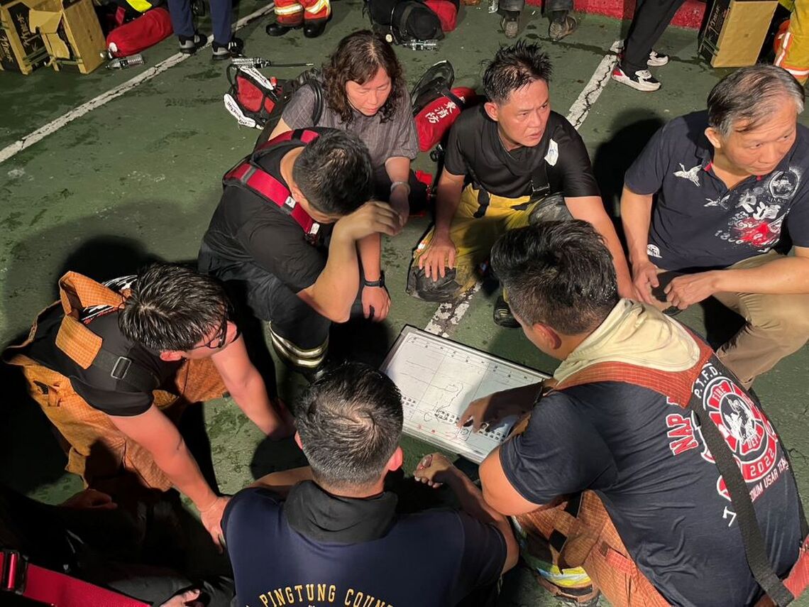 屏東加工出口區發生火警 周春米開設災害應變中心  指示務必以救人為首要