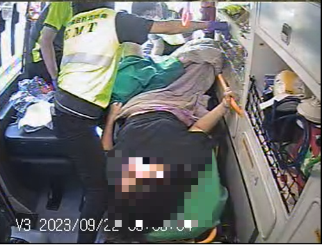 寶寶等不及 22歲三寶媽救護車上產子