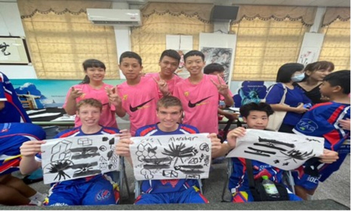 漾新聞|澳洲布里斯本朗柯恩火箭隊鳳甲國中相見歡 體驗書法揮毫也交流籃球賽